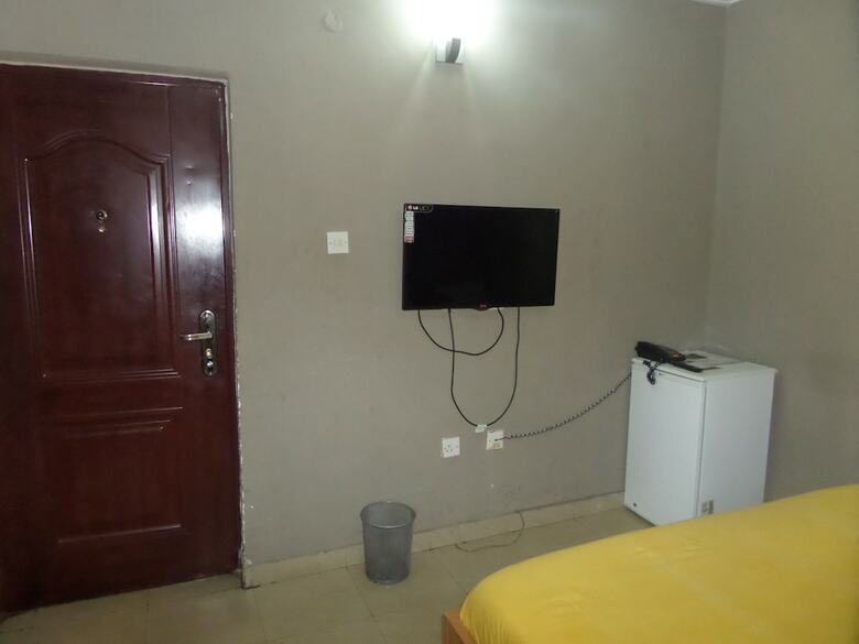 Hotel De Lawrence Court & Suites