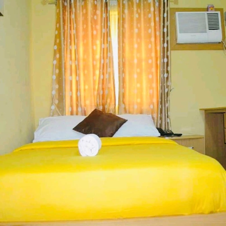 Hotel De Lawrence Court & Suites