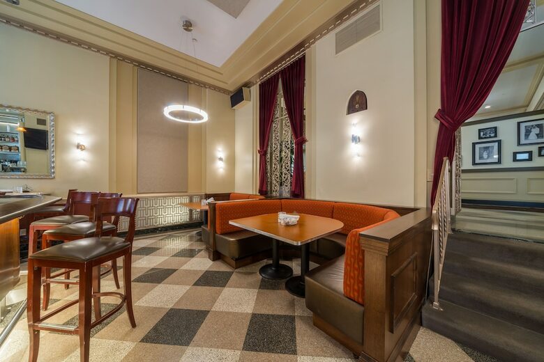 Ambassador Hotel - Milwaukee