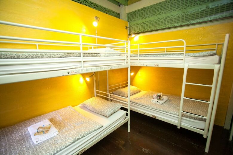 Hostal Laksameenarai Guesthouse - Hostel