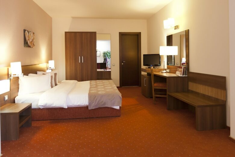 Hotel Rin Airport