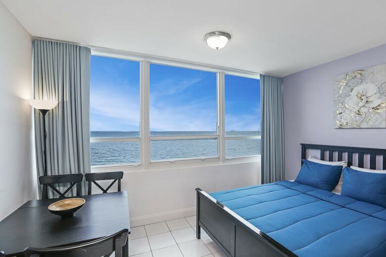 Apartamentos Castle Beach Suites By Miarentals