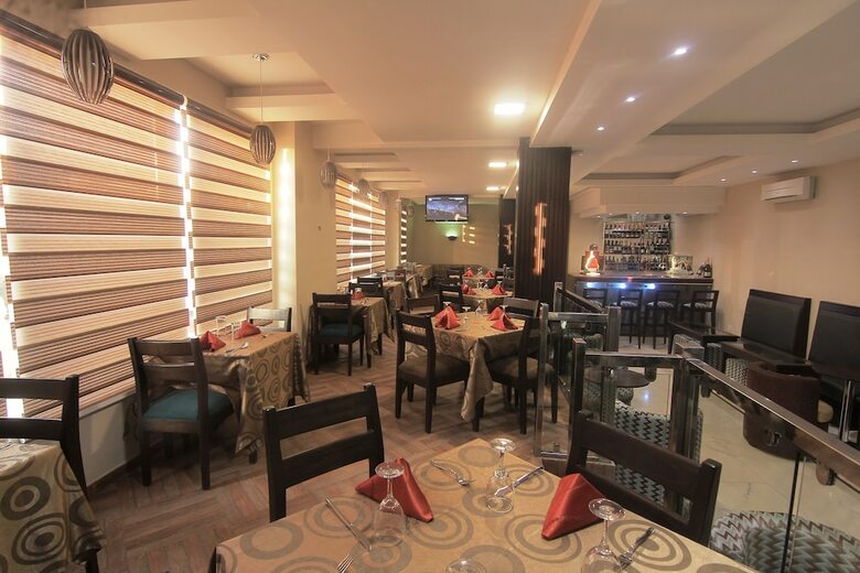 Oakspring Hotel & Luxury Suites