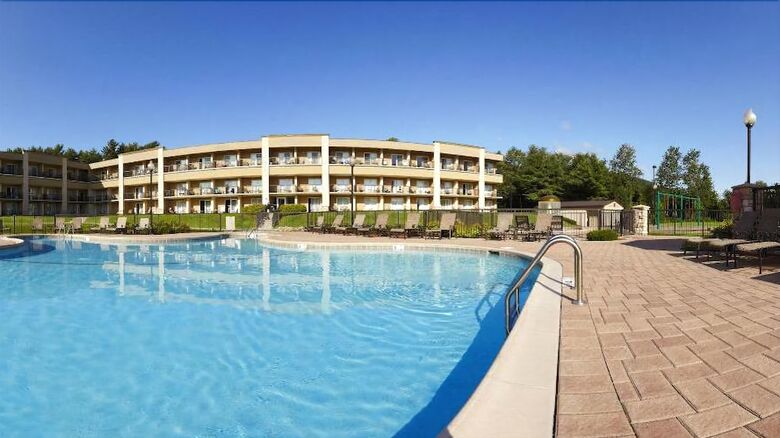 Hotel Holiday Inn Lake George Turf