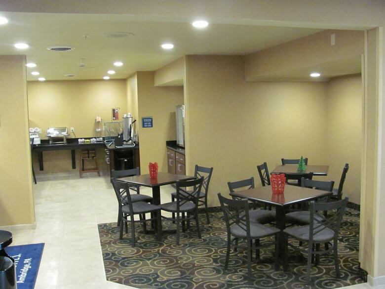 Hotel Cobblestone Inn & Suites - Ambridge