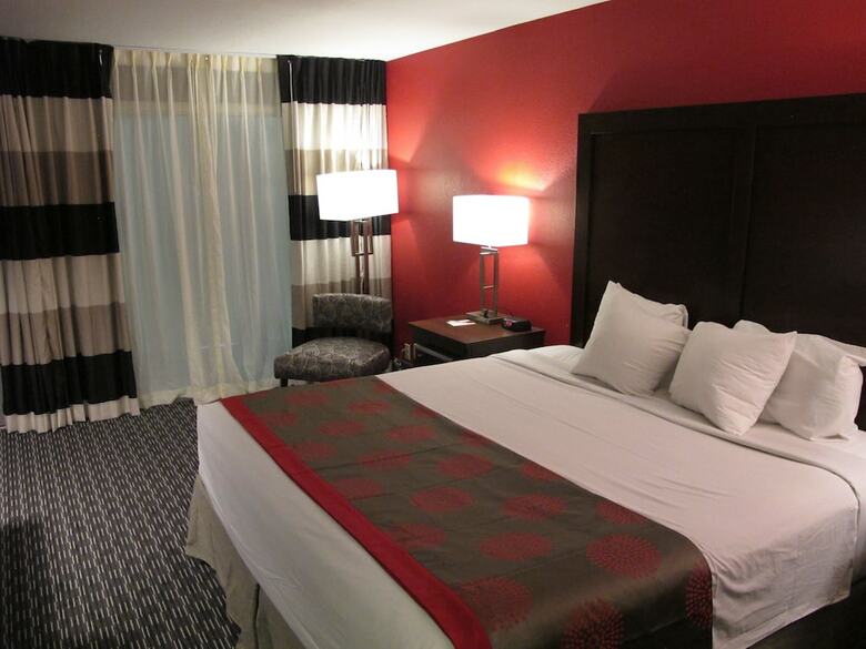 Hotel Ramada By Wyndham Rapid City