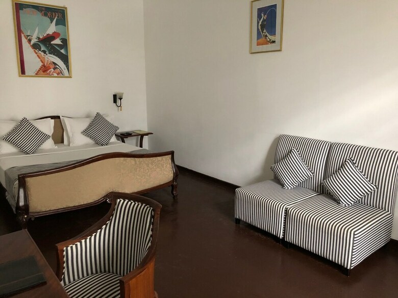 Hotel Deco On 44