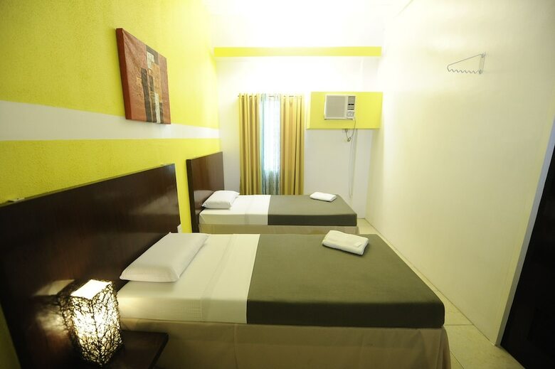 Hotel First Pacific Inn
