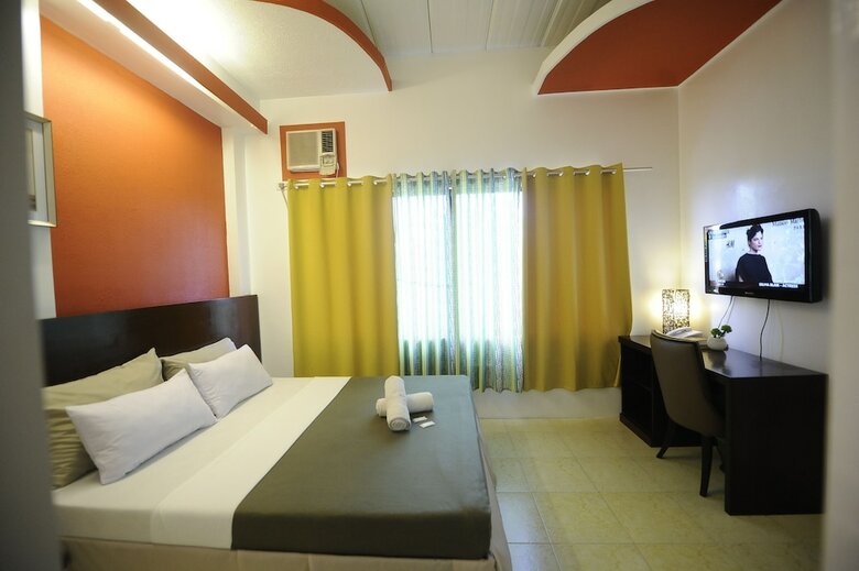 Hotel First Pacific Inn