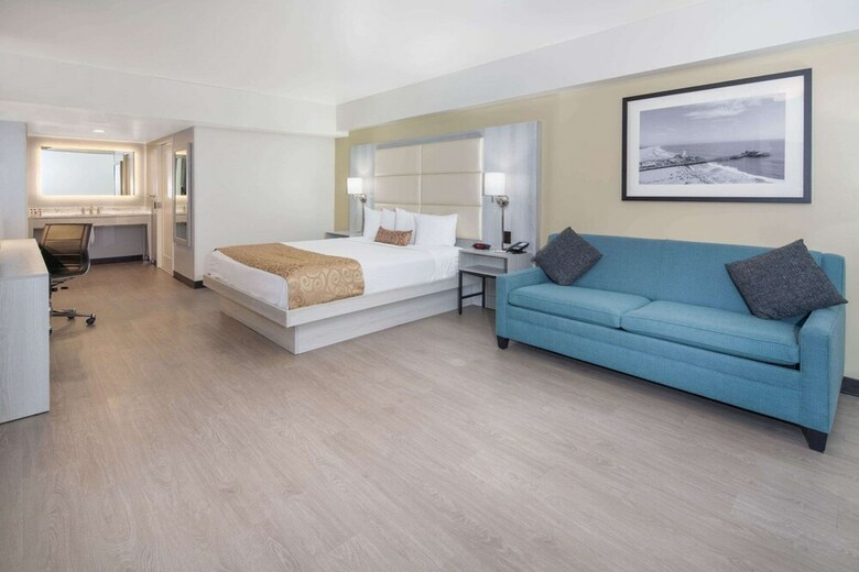 Hotel Ramada By Wyndham Burbank Airport