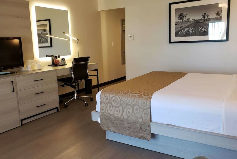 Hotel Ramada By Wyndham Burbank Airport