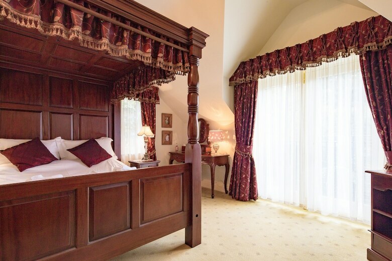 Hotel Storrs Gate House