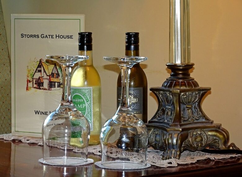 Hotel Storrs Gate House