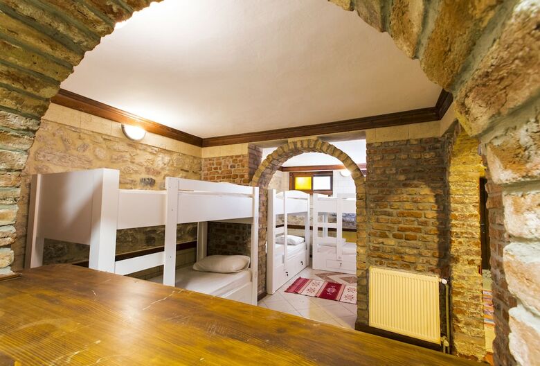 Bed & Breakfast Mansion By Cheers