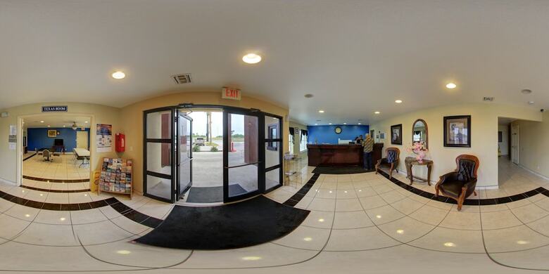 Hotel Deluxe Inn & Suites