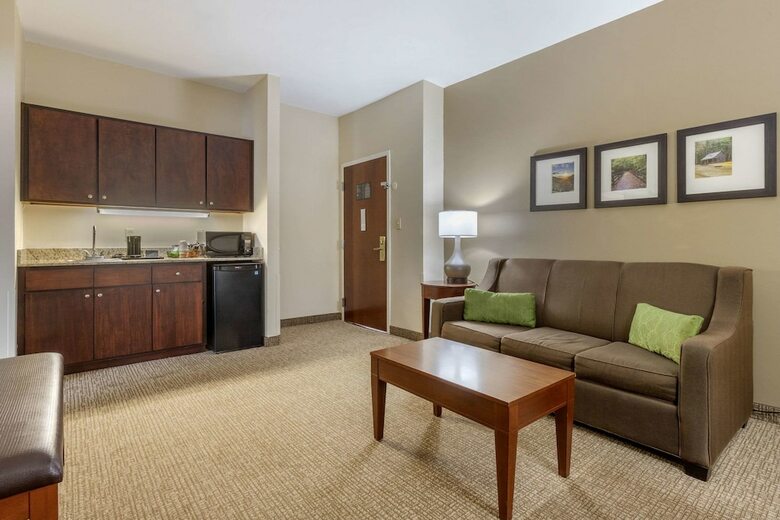 Hotel Comfort Suites Johnson City