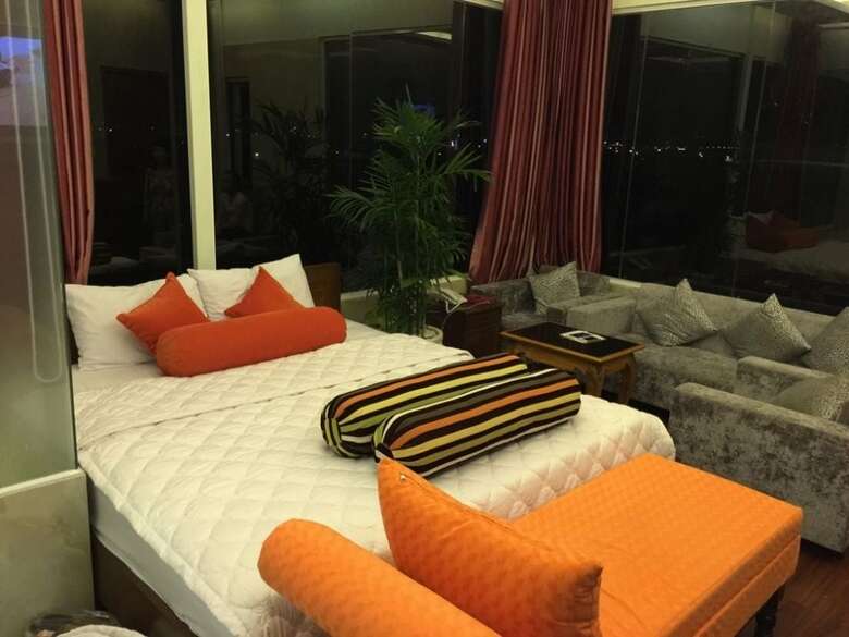 Art Deluxe Hotel
