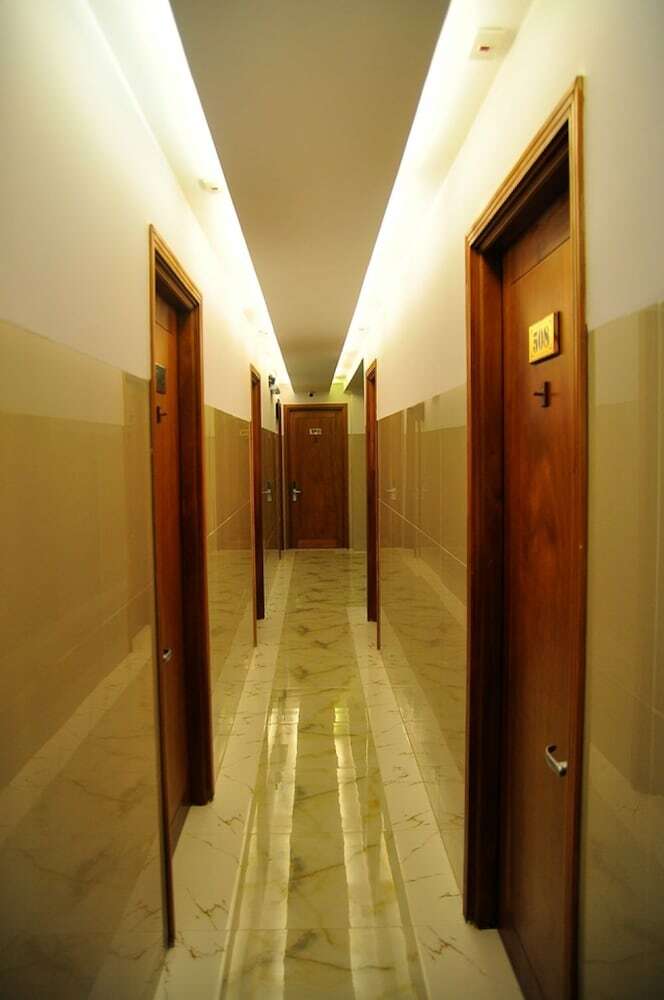 Art Deluxe Hotel