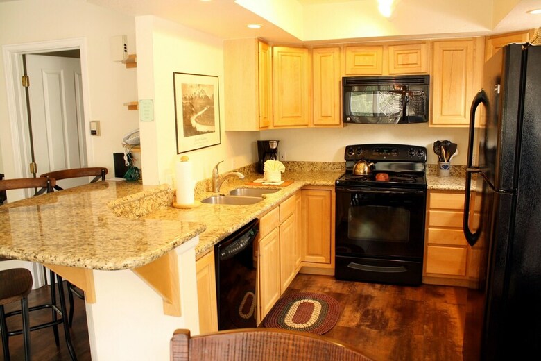 Pinecreek #i - 4 Br By Peak Property Management