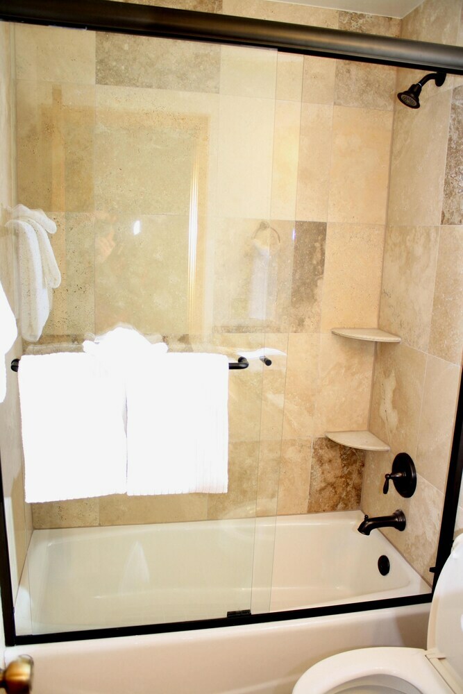 Woods Manor #302a By Peak Property Management