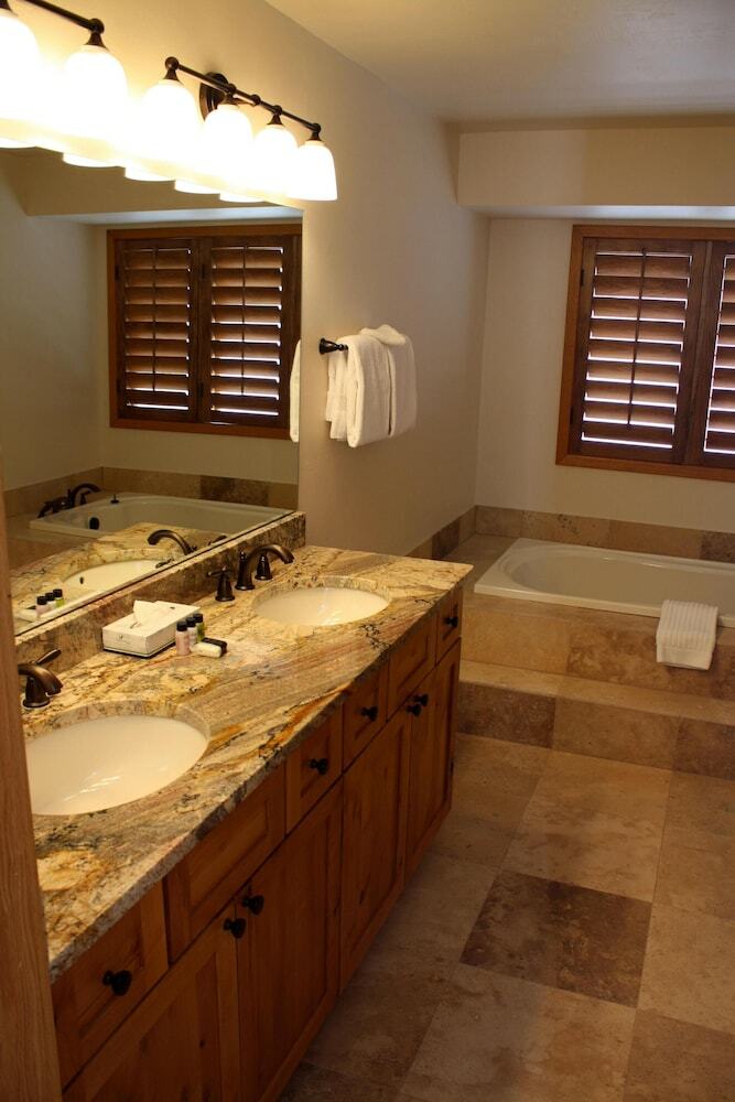 Woods Manor #302a By Peak Property Management