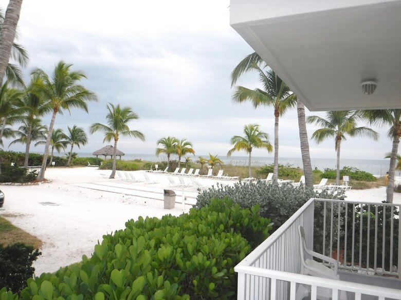 Hotel Waterside Inn On The Beach