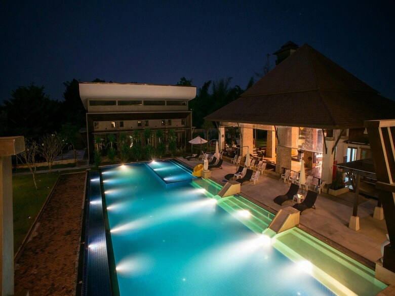 Hotel Naraya Riverside Resort