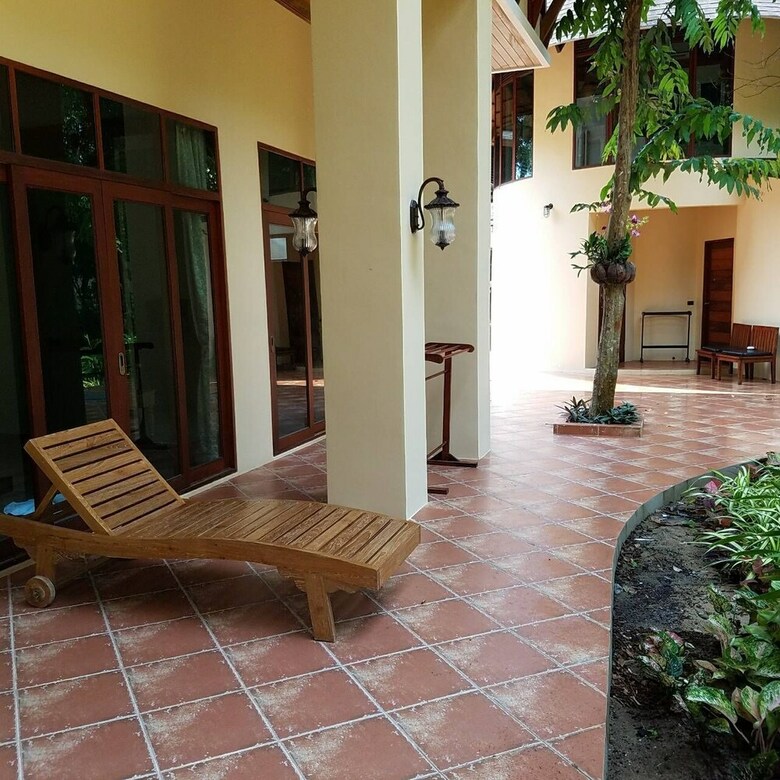 Hotel Chivapuri Beach Resort