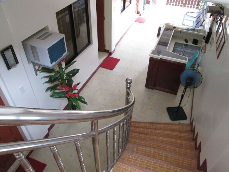 Hotel Aj Travellers Inn