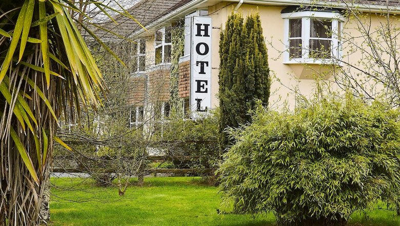 The Cedar Lodge Hotel And Restaurant