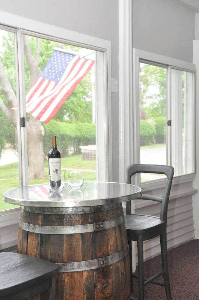Bed & Breakfast Compass Rose