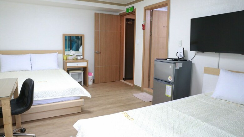 Hostal Grand Field Residence Hostel