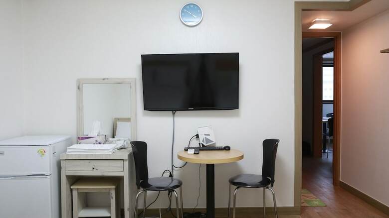 Hostal Grand Field Residence Hostel