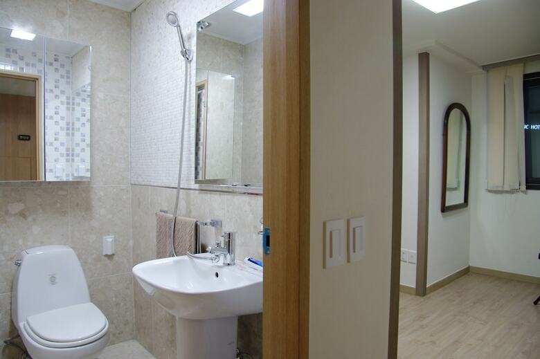 Hostal Grand Field Residence Hostel