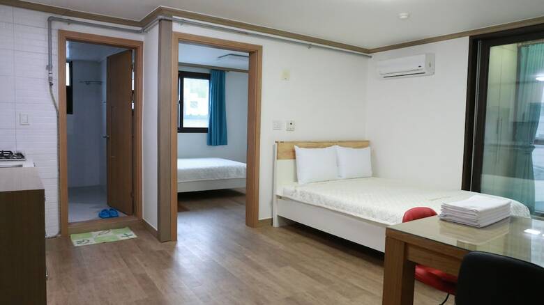 Hostal Grand Field Residence Hostel