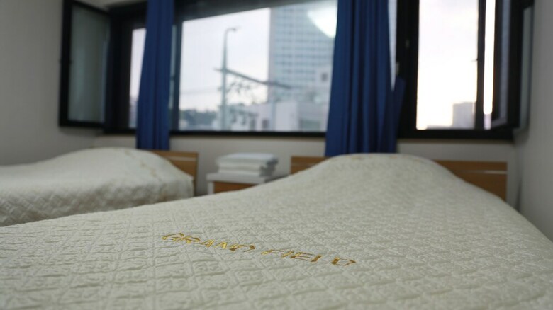Hostal Grand Field Residence Hostel