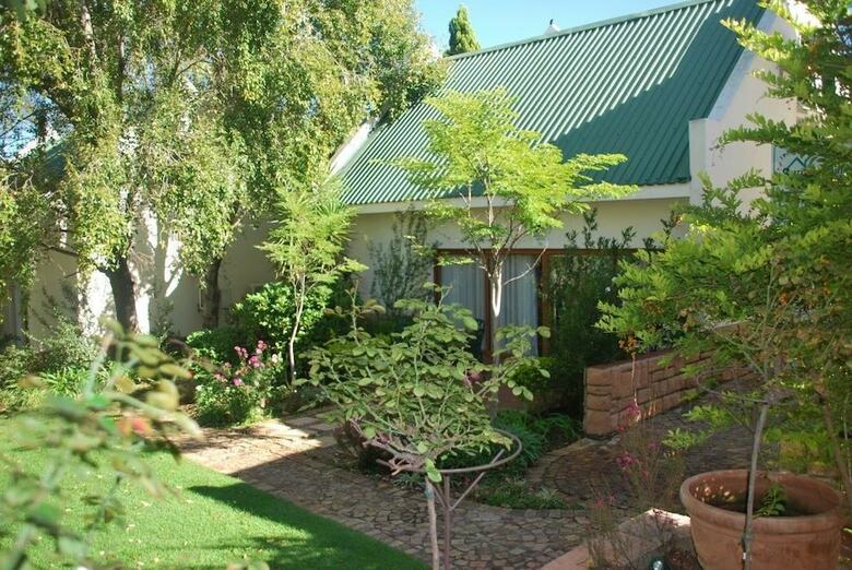 Hotel Sunninghill Guest Lodge