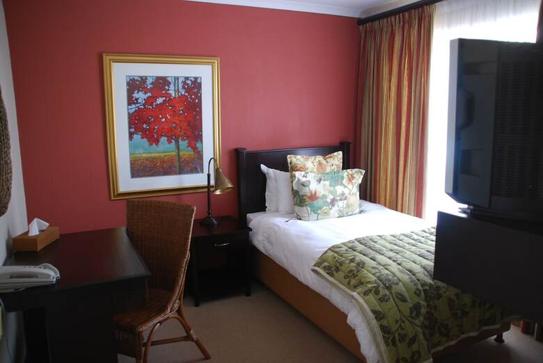 Hotel Sunninghill Guest Lodge