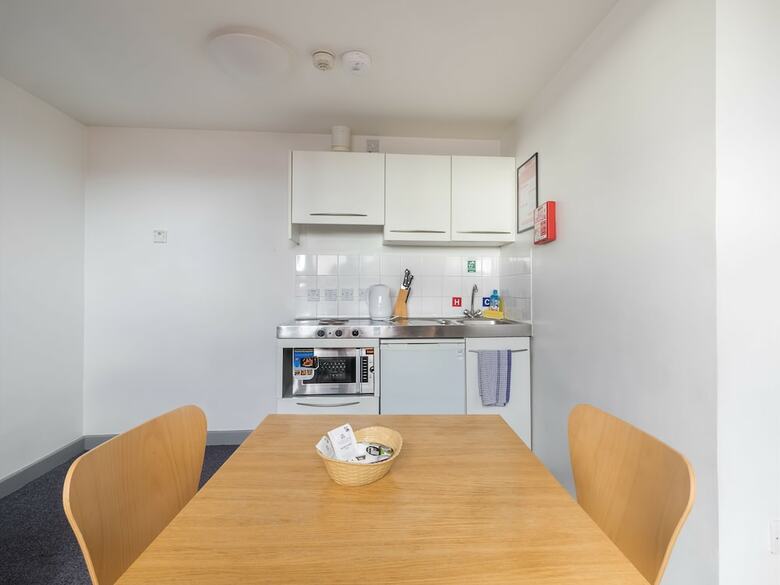 Hostal Lse Grosvenor House