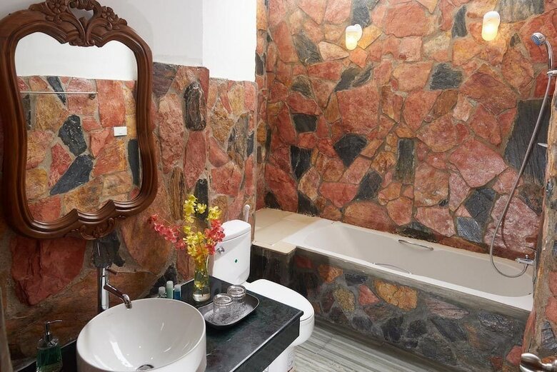 Hotel Sara Beachfront Boutique Resort