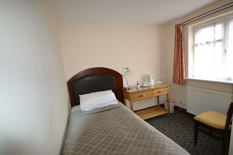 Bed & Breakfast Airport Guest House