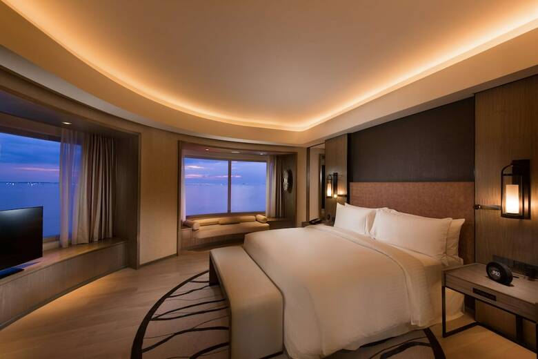 Hotel Conrad Manila
