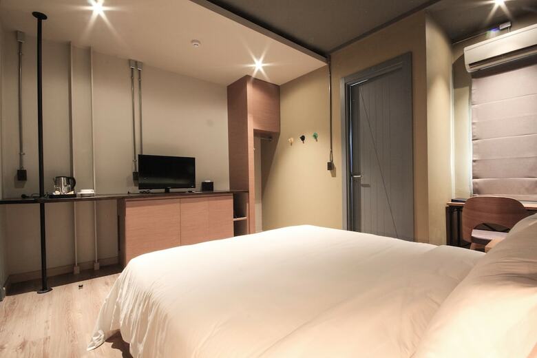 Tha City Loft Hotel