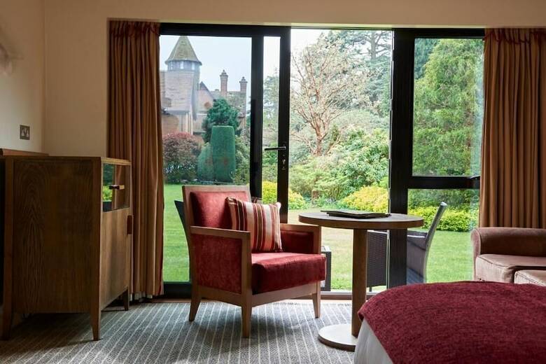 Hotel Careys Manor & Senspa