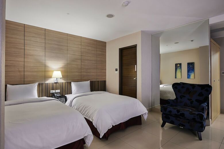 Delton Hotel Love River