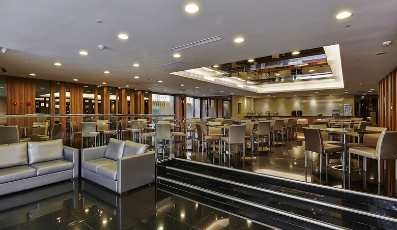 Delton Hotel Love River