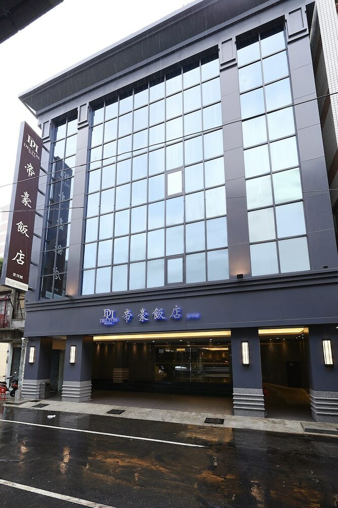 Delton Hotel Love River