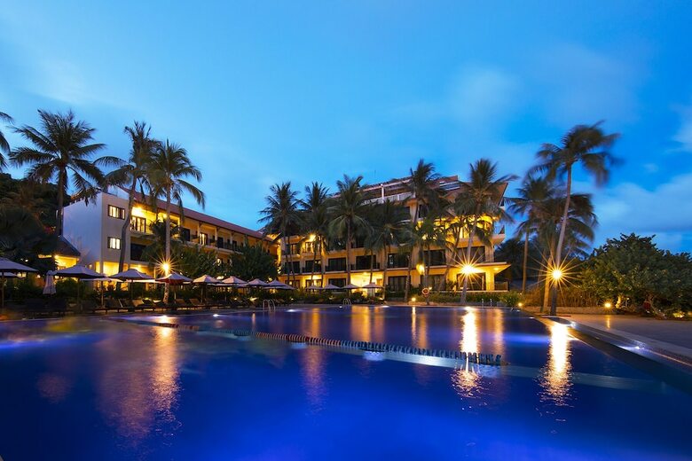 Hotel Hon Rom Central Beach Resort