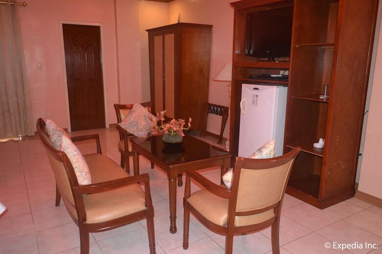 Pacific Breeze Hotel And Resort