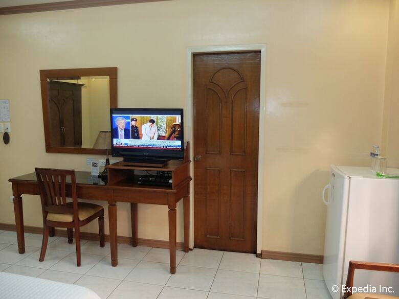 Pacific Breeze Hotel And Resort